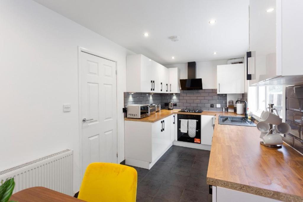 Stylish 3 Bed Edinburgh Abode - Parking And Garden Vila Exterior foto